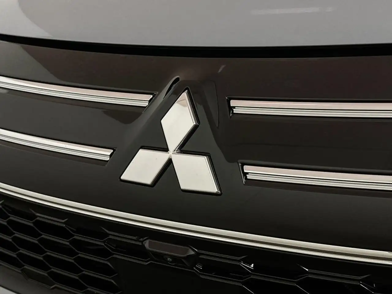 Mitsubishi Outlander снимка Mitsubishi Outlander