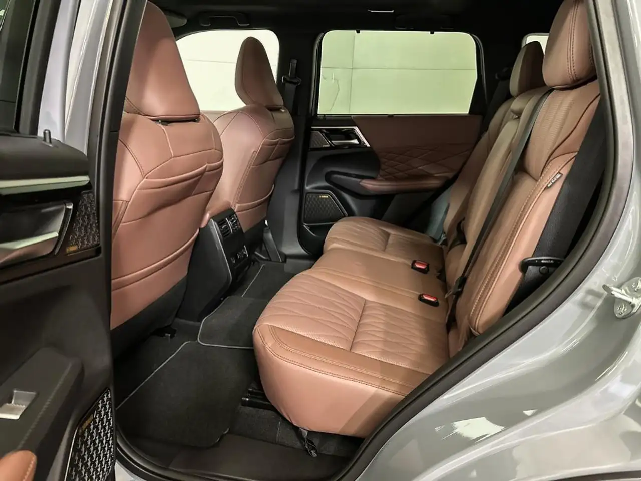 Mitsubishi Outlander снимка Mitsubishi Outlander