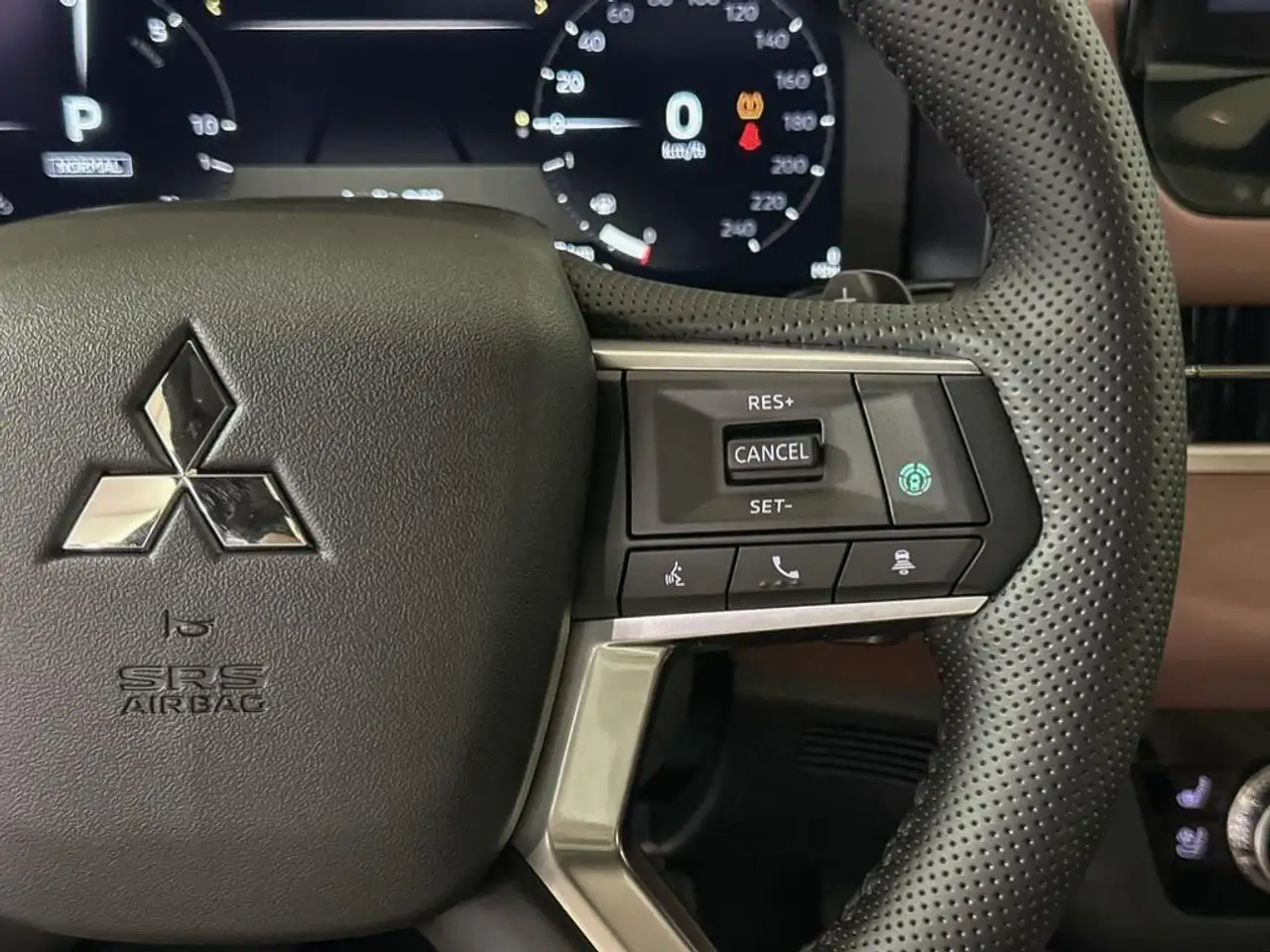 Mitsubishi Outlander снимка Mitsubishi Outlander