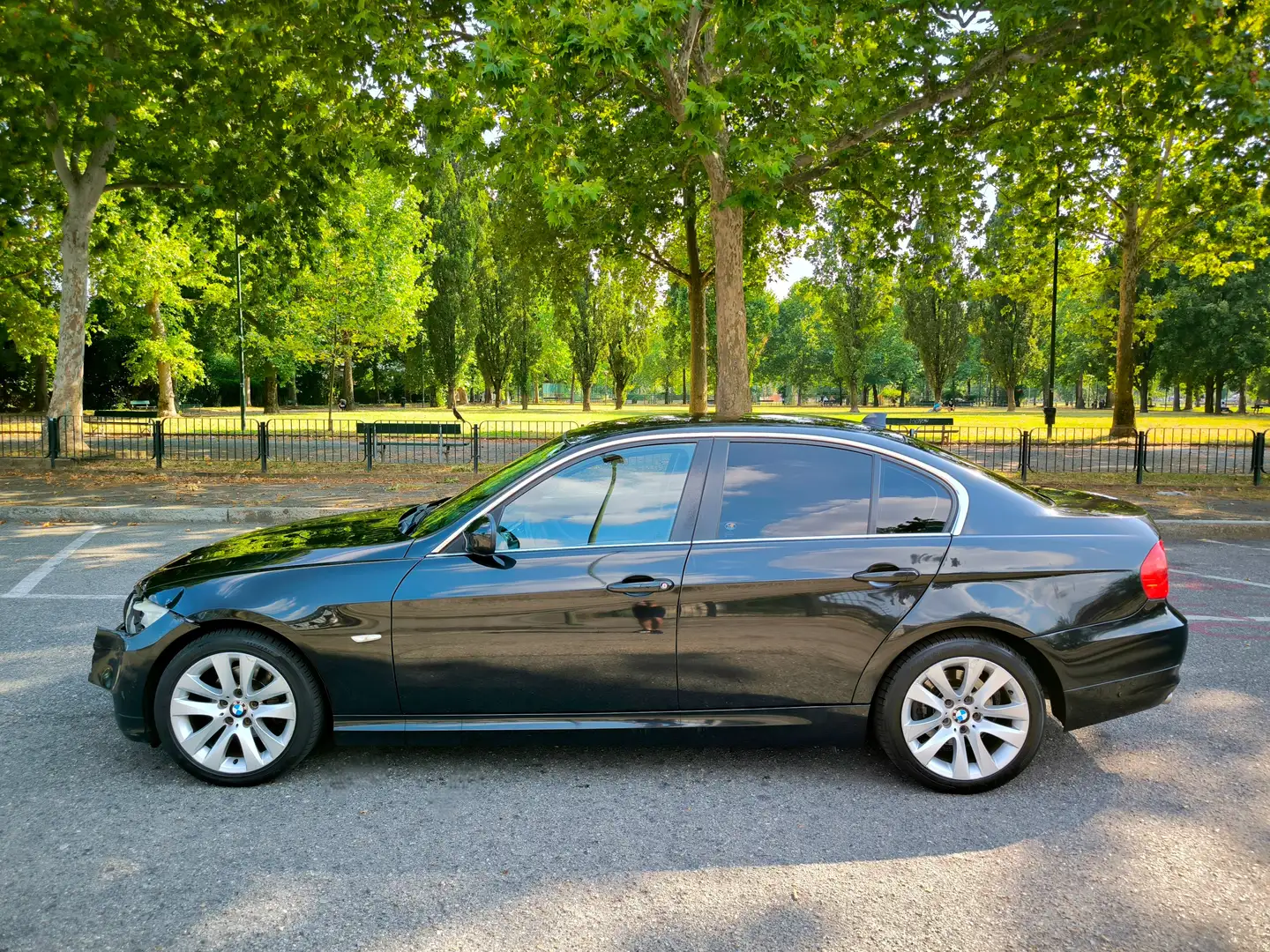 BMW 318 318d 2.0 MSport 143cv FL Nero - 2
