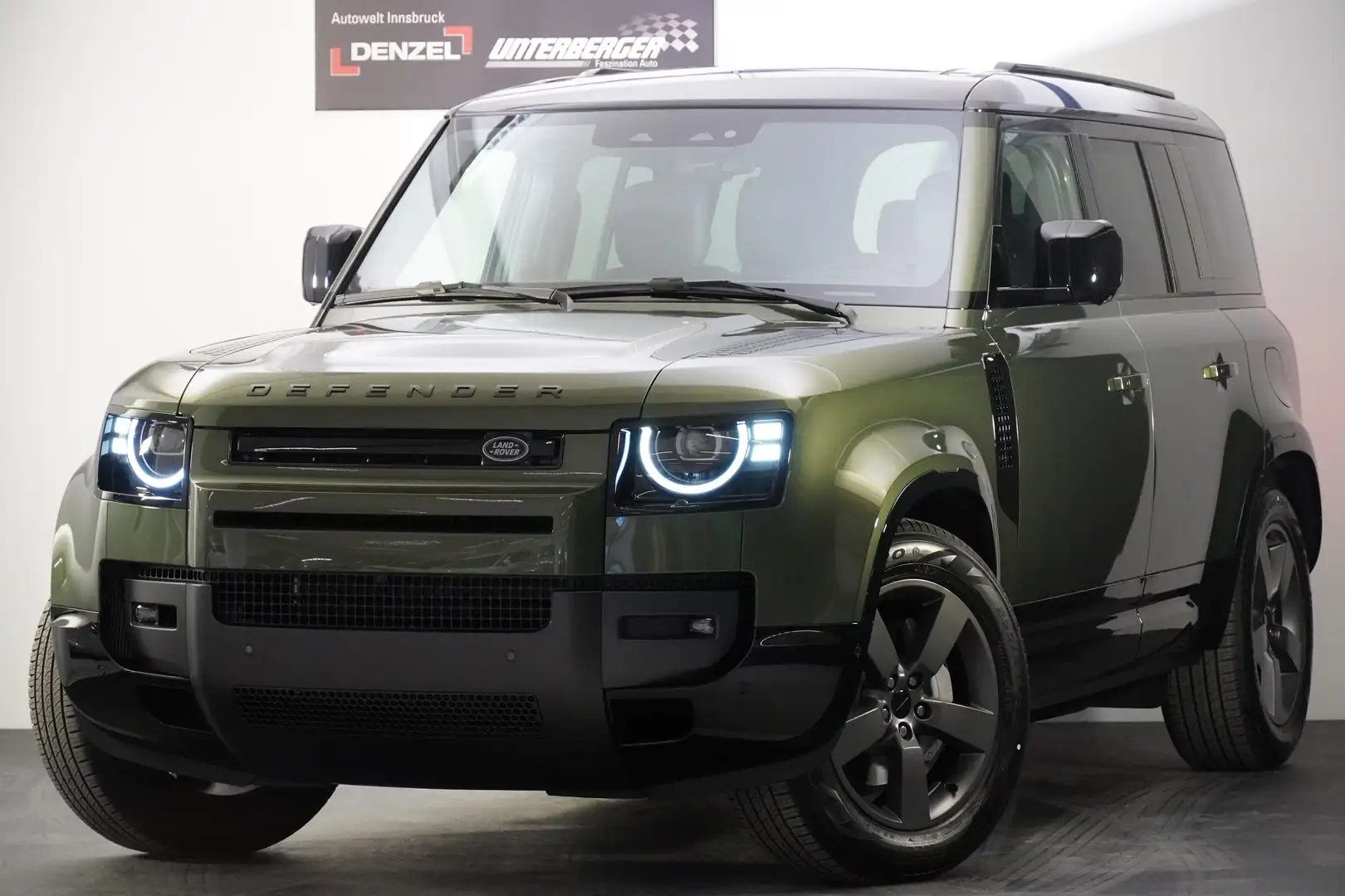 Land Rover Defender D250 X-Dynamic SE Grün - 1
