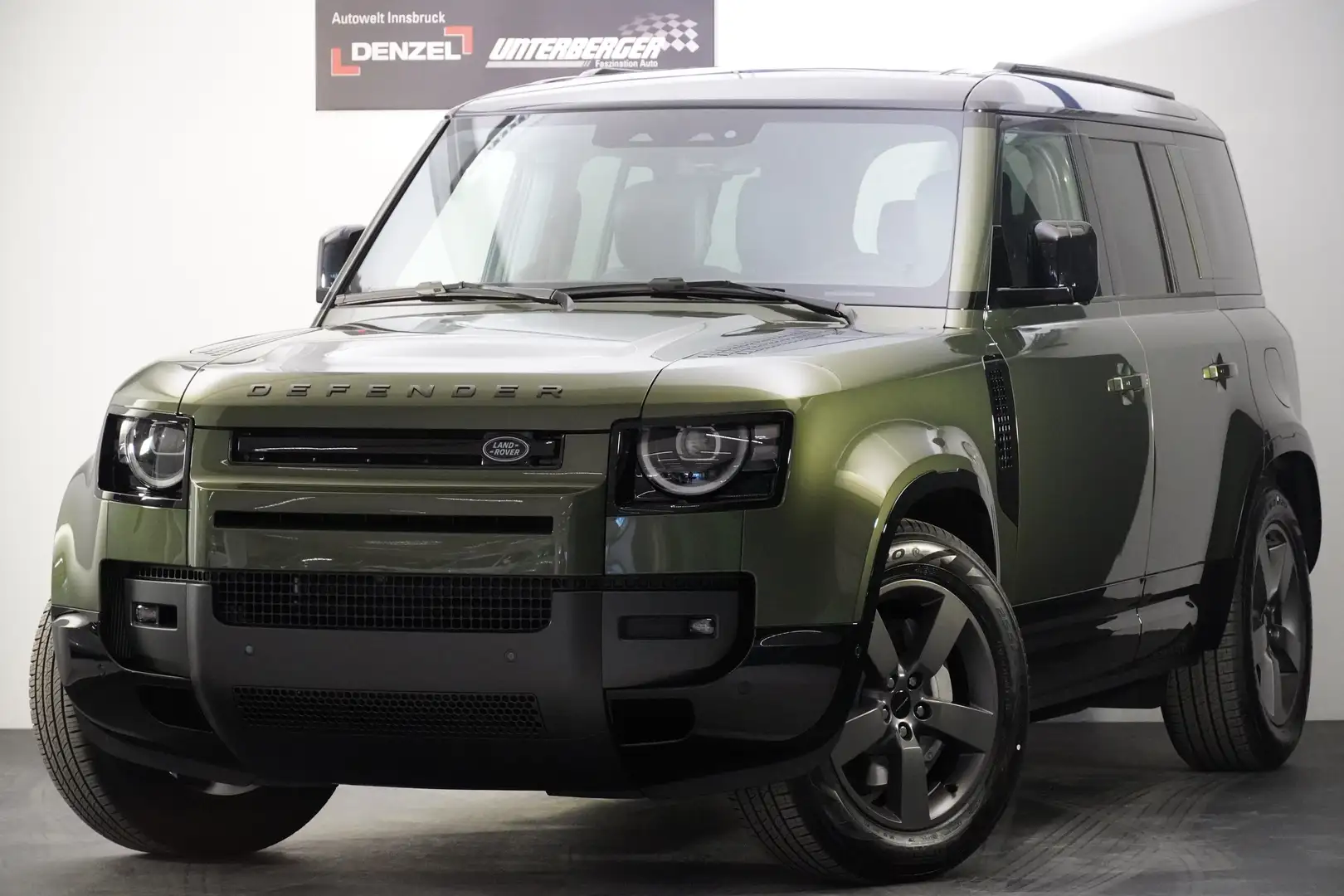 Land Rover Defender D250 X-Dynamic SE Grün - 2