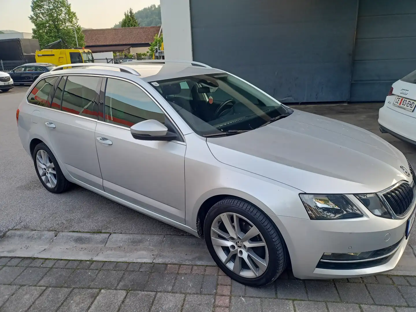 Skoda Octavia Octavia Combi 1,6 TDI Ambition Ambition Silber - 2
