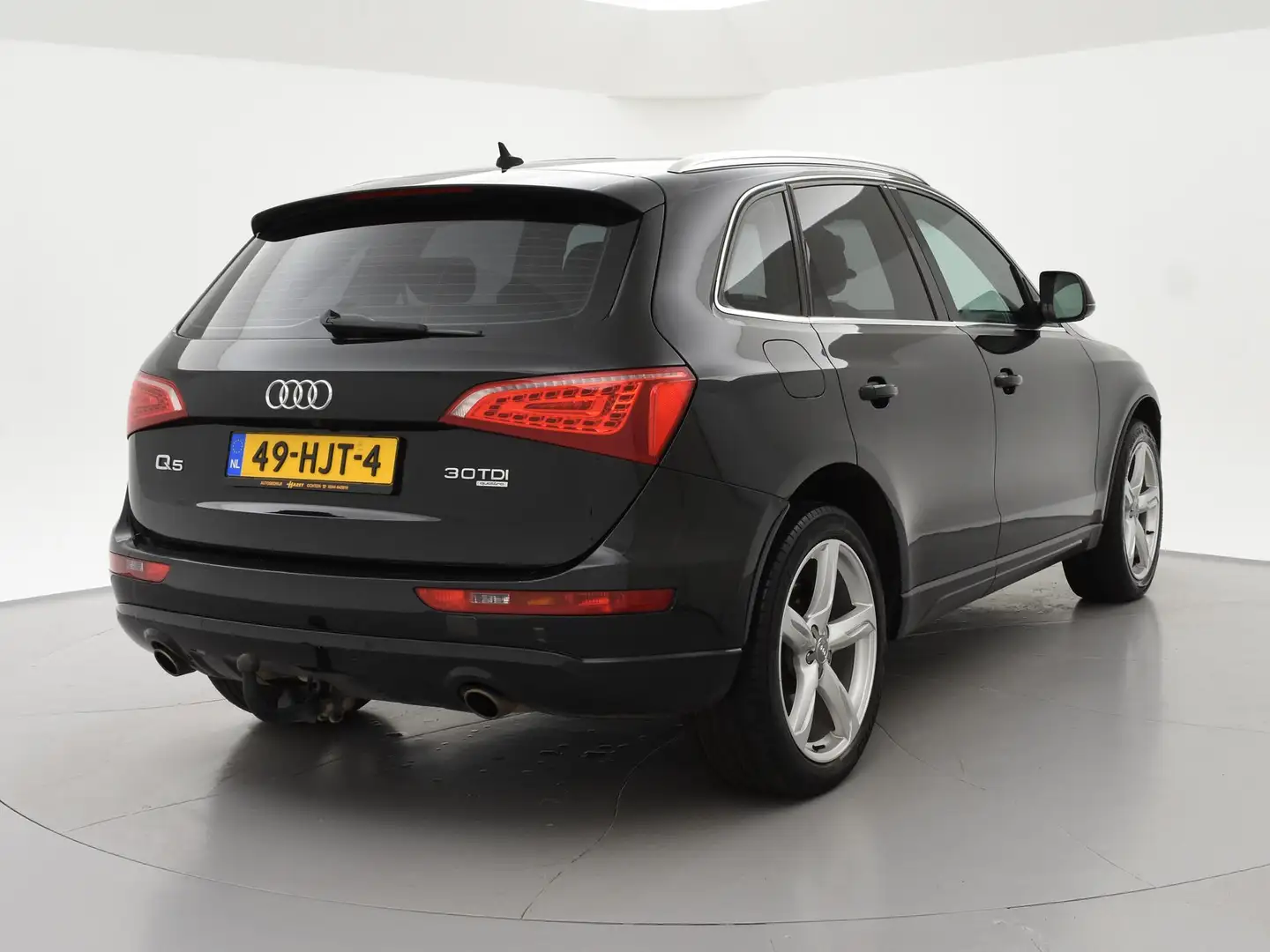 Audi Q5 3.0 TDI V6 239 PK QUATTRO *BTW YOUNGTIMER* + ADAPT Чёрный - 2