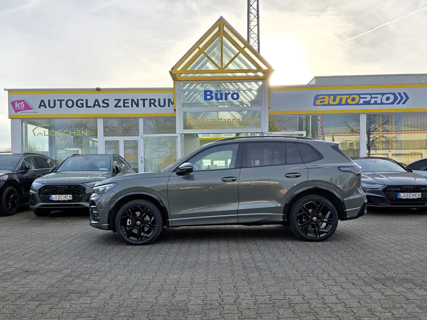 Volkswagen Tiguan 4Motion R-Line BlackStyle Pano Standhzg. Grün - 1