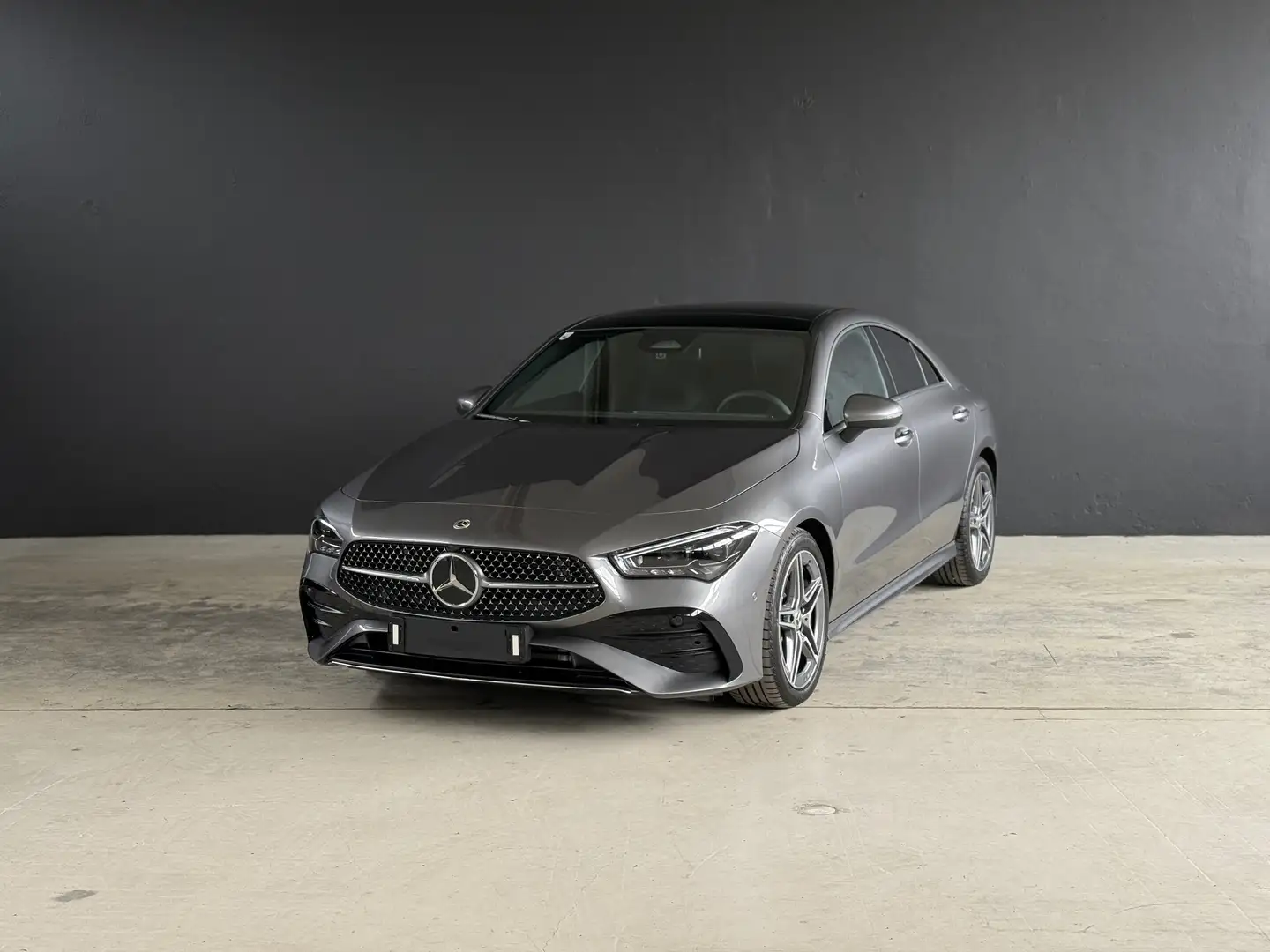 Mercedes-Benz CLA 180 Coupé AMG Line Advanced Plus Grau - 1