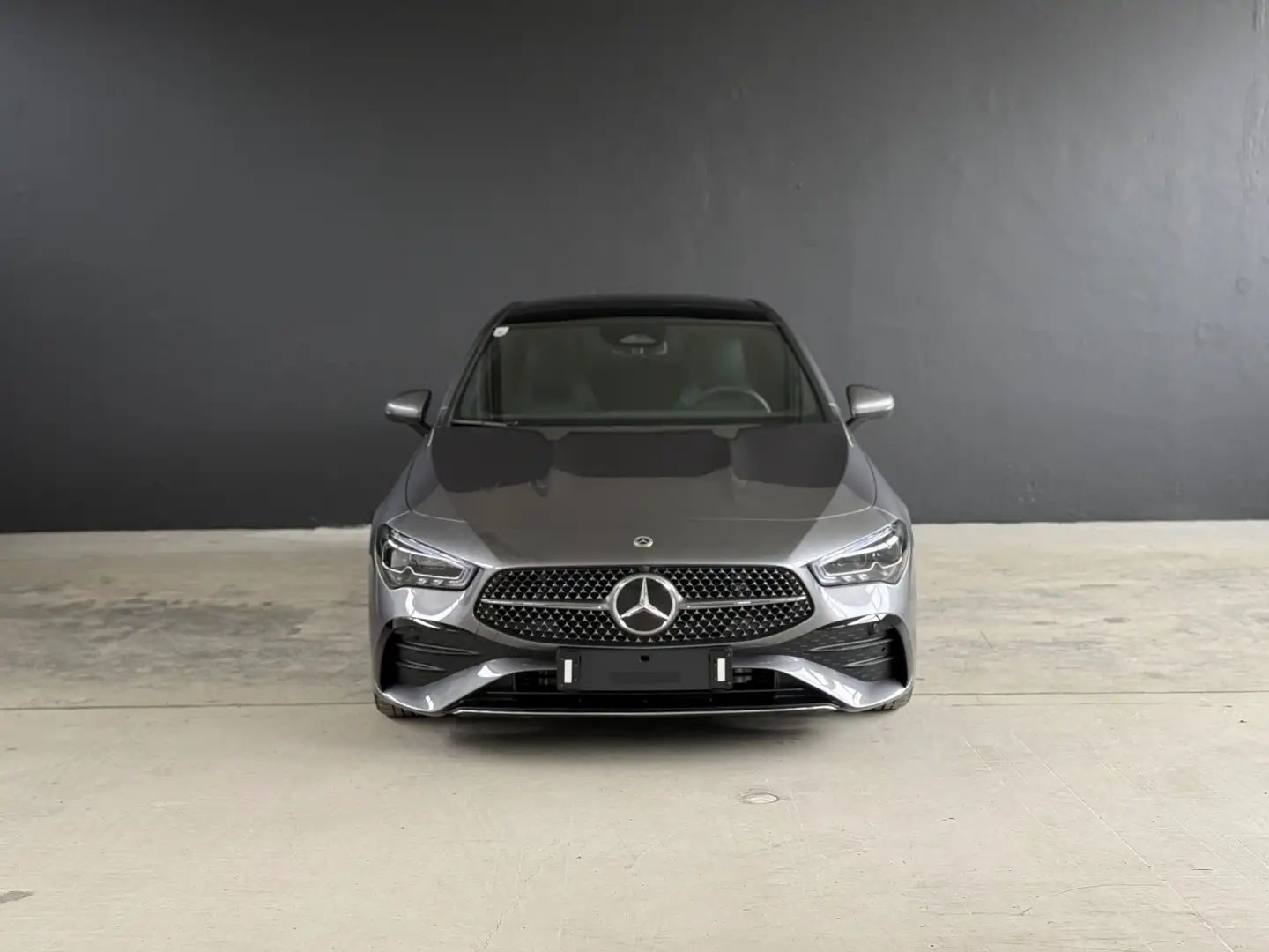 Mercedes-Benz CLA 180 Coupé AMG Line Advanced Plus Grau - 2