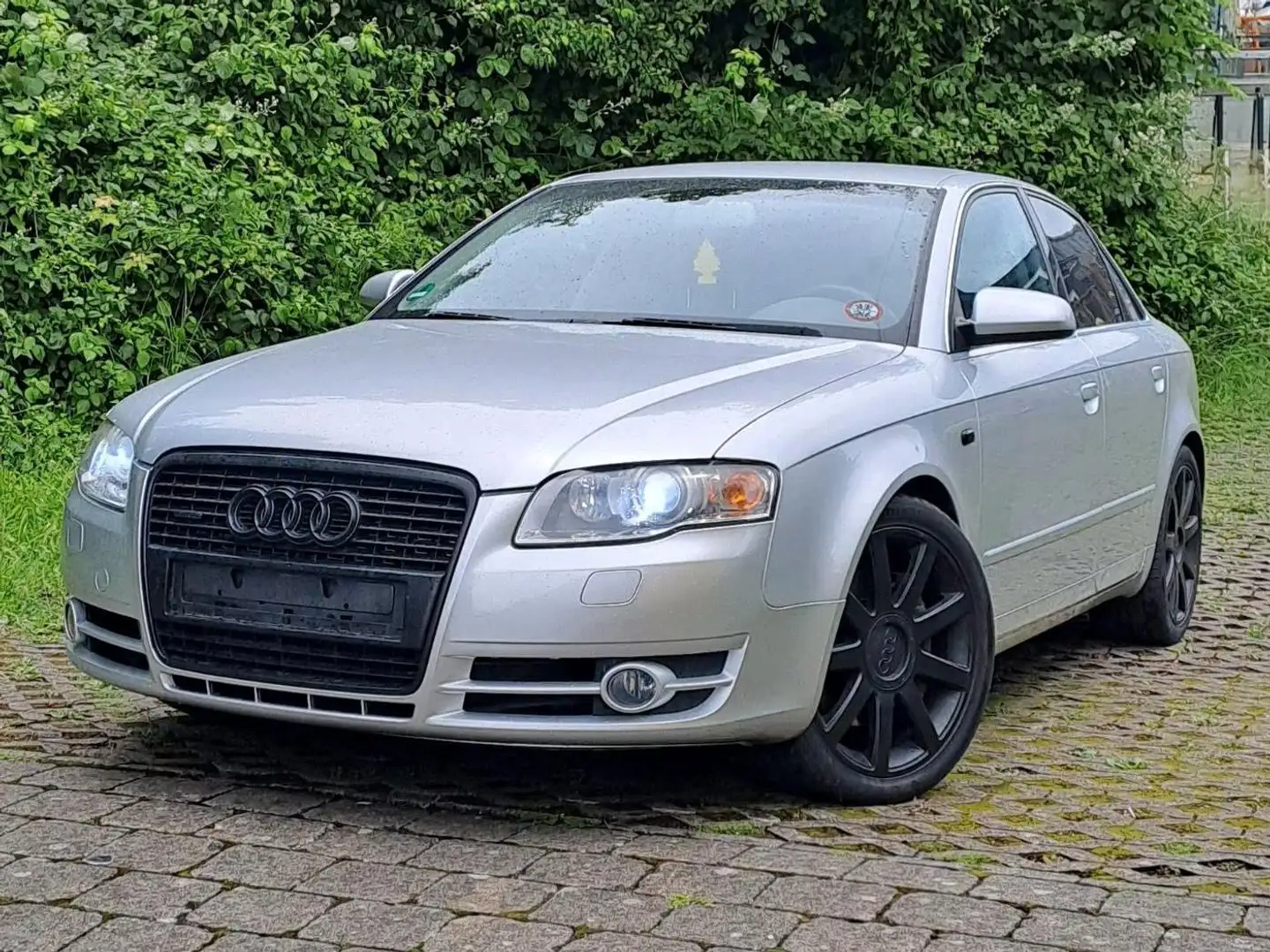 Audi A4 A4 2.0 T FSI quattro Silber - 1