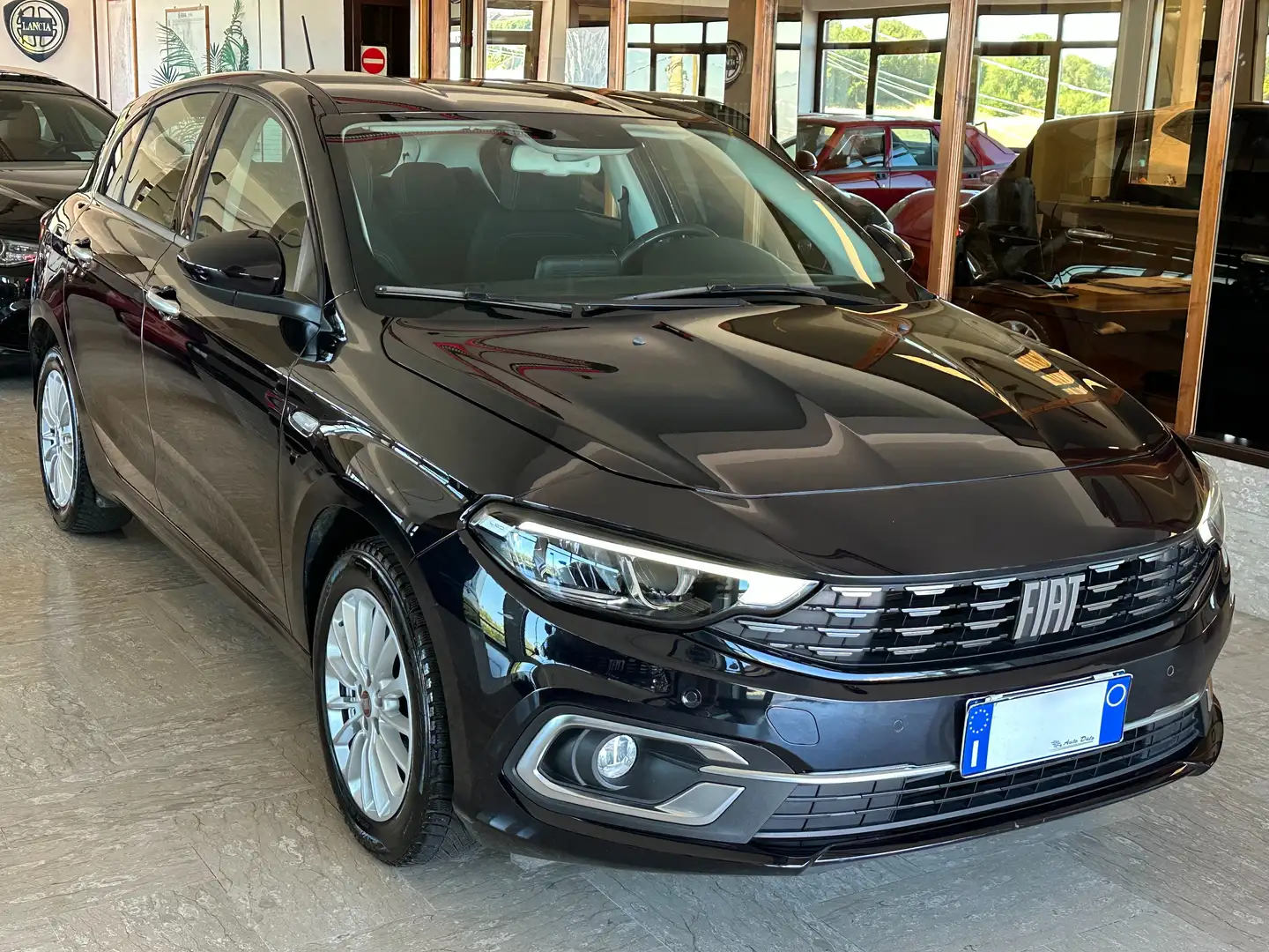 Fiat Tipo 1.3 M.JET 95 cv. 5 porte LIFE Nero - 2