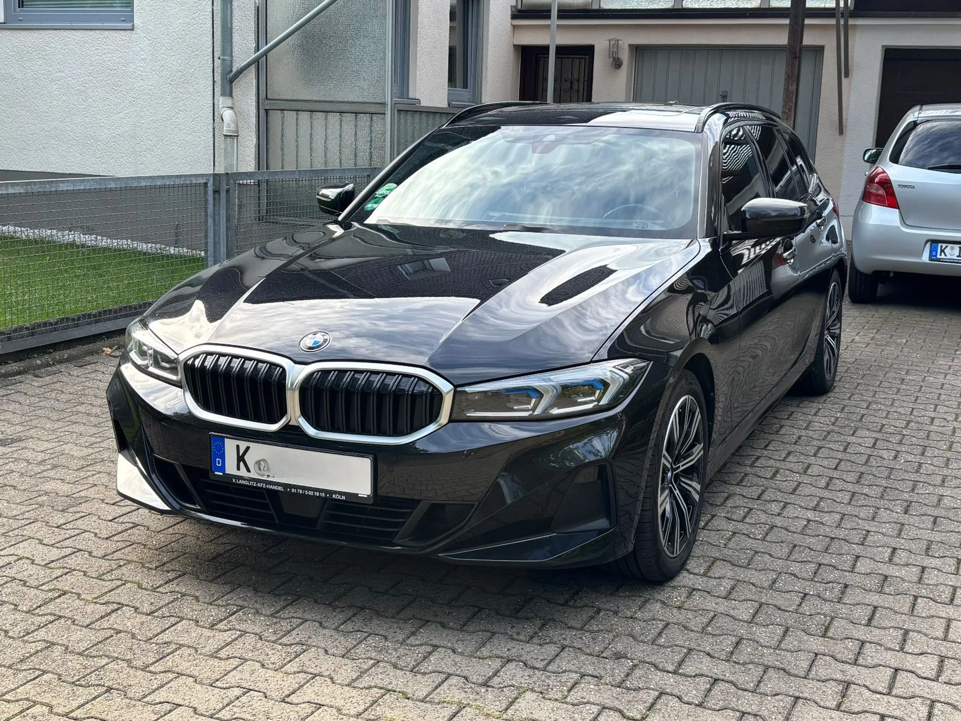 BMW 320 d Touring Sport TopAusstattung Pano Standhzg — photo 3