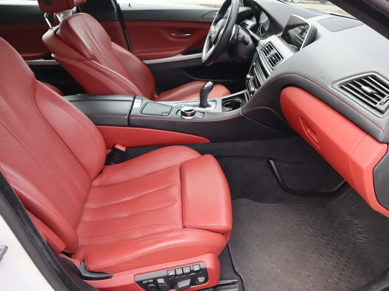 BMW 6 Series снимка BMW 6 Series