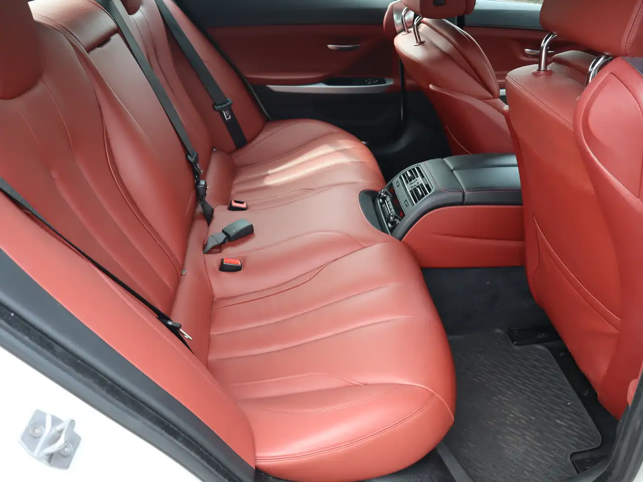 BMW 6 Series снимка BMW 6 Series