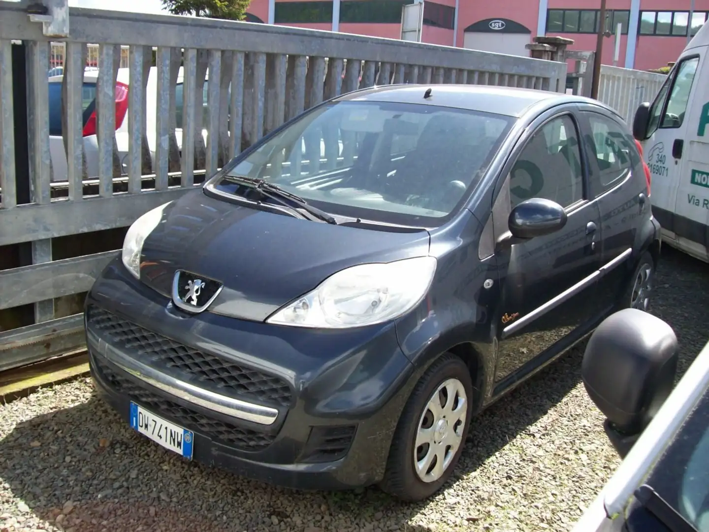 Peugeot 107 107 1.0 12v Allure (sweet years) 5p FL Zwart - 1