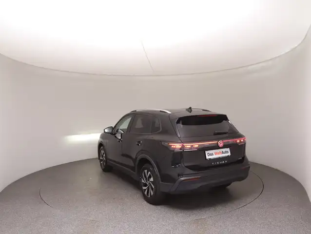 Volkswagen Tiguan view 5