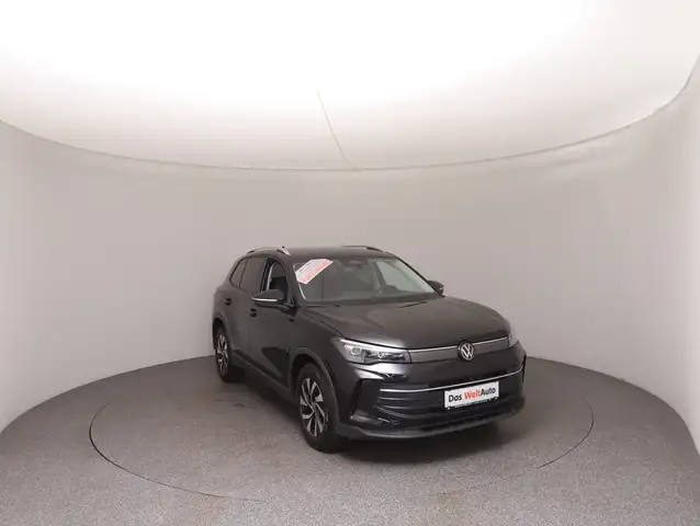 Volkswagen Tiguan view 2