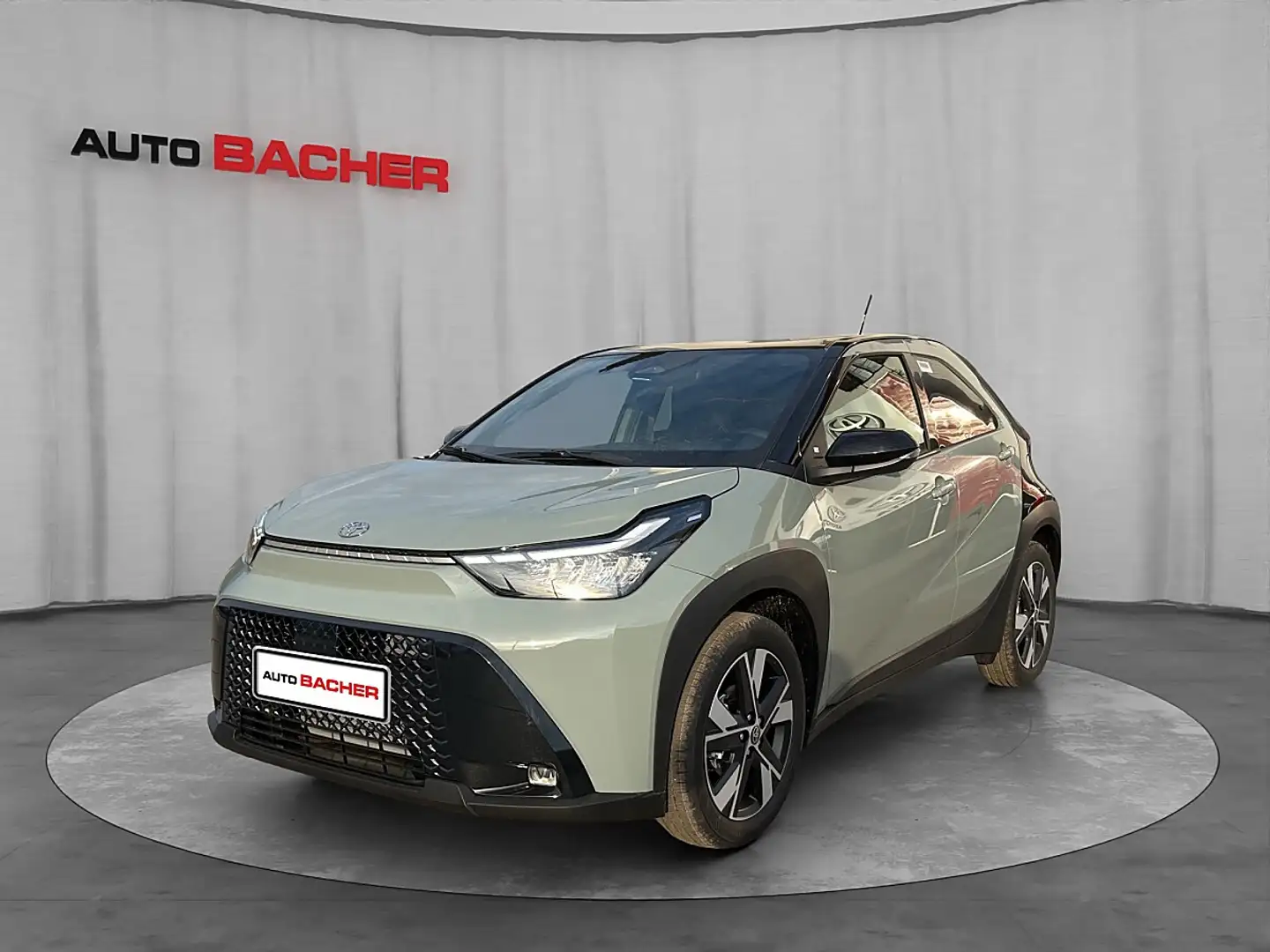 Toyota Aygo X 1,5 Hybrid Grün - 1