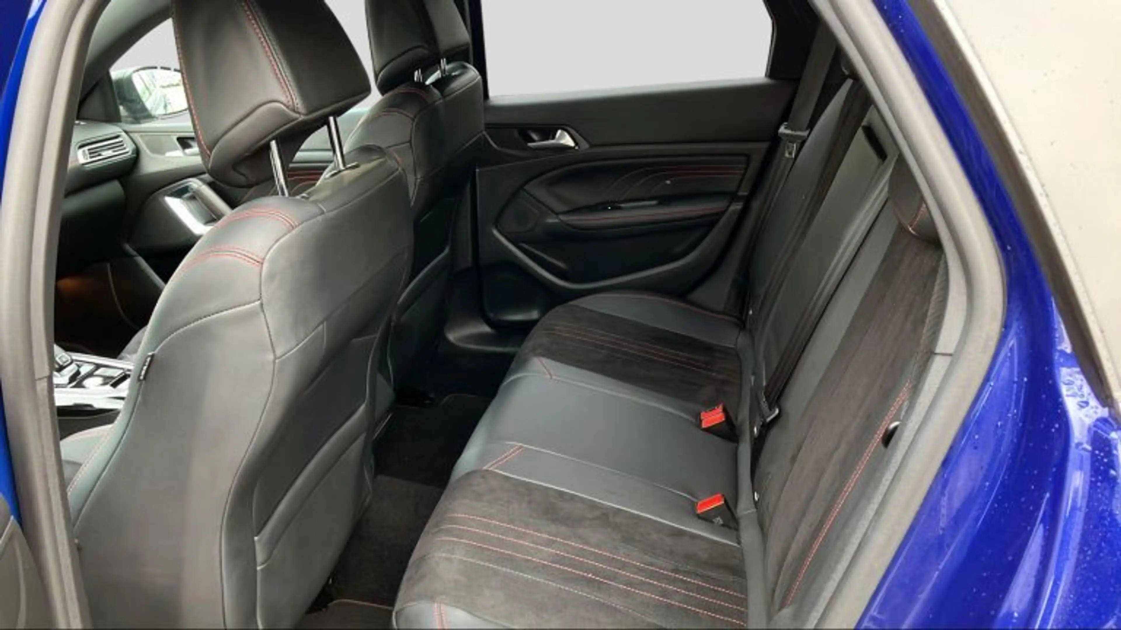 Peugeot 308 SW 2,0 BlueHDI 180 GT EAT8 S&S — photo 10