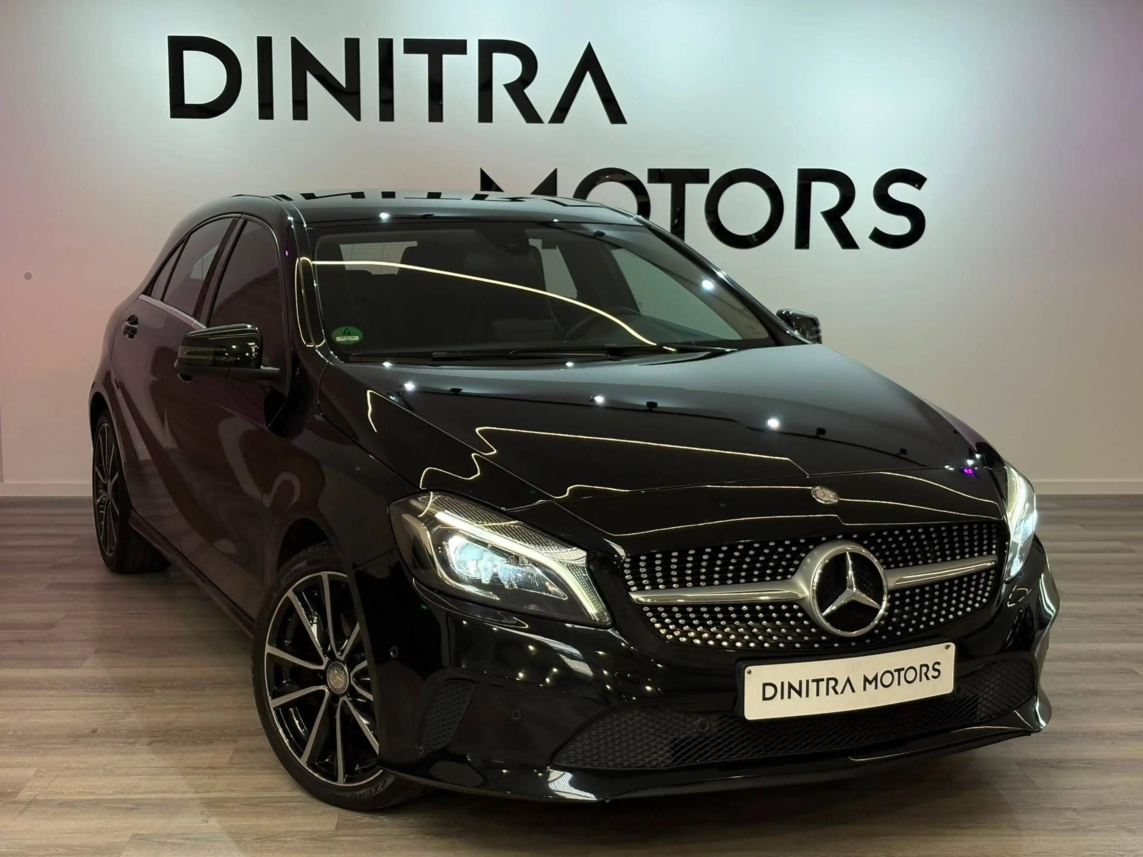 Mercedes-Benz A 180 - Navi/Cruise/Zetelverwarming/Camera