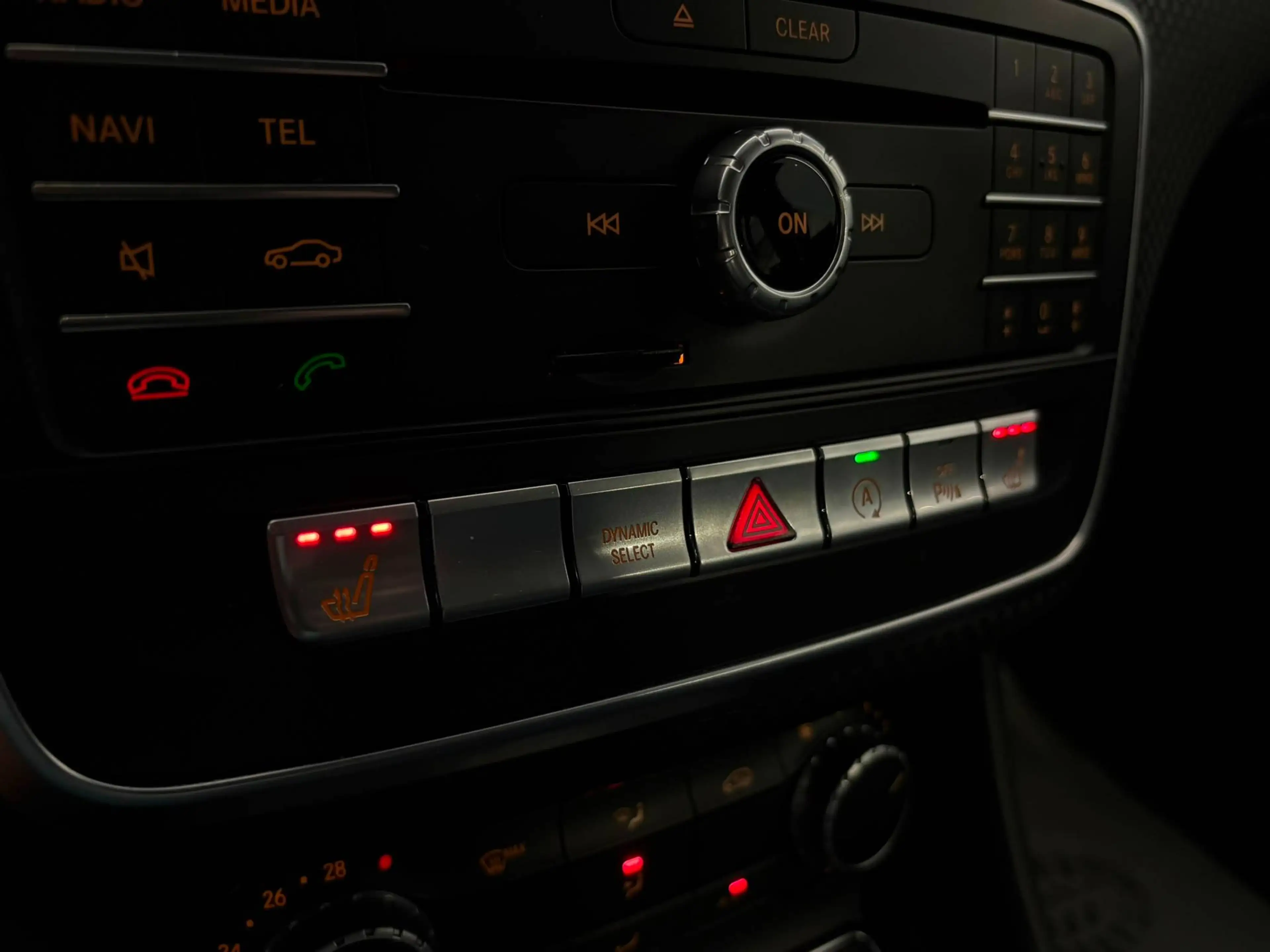 Mercedes-Benz A 180 - Navi/Cruise/Zetelverwarming/Camera — photo 13