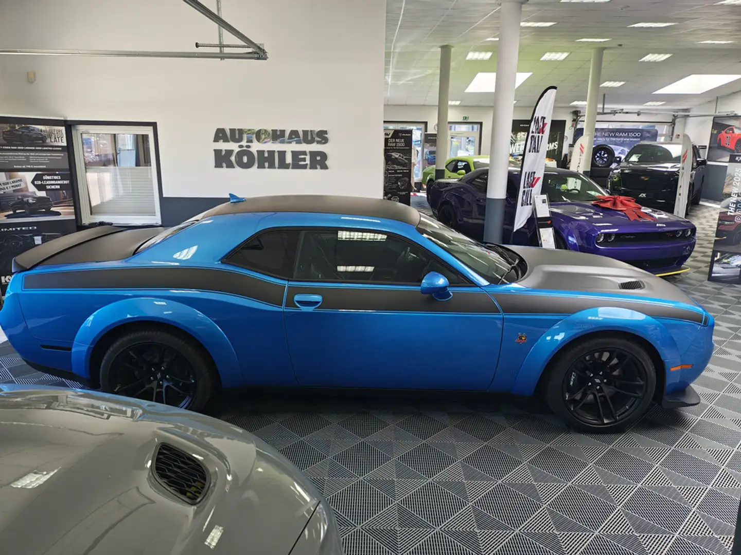 Dodge Challenger RT ScatPack Widebody Last Call Sondermodell Синій - 2