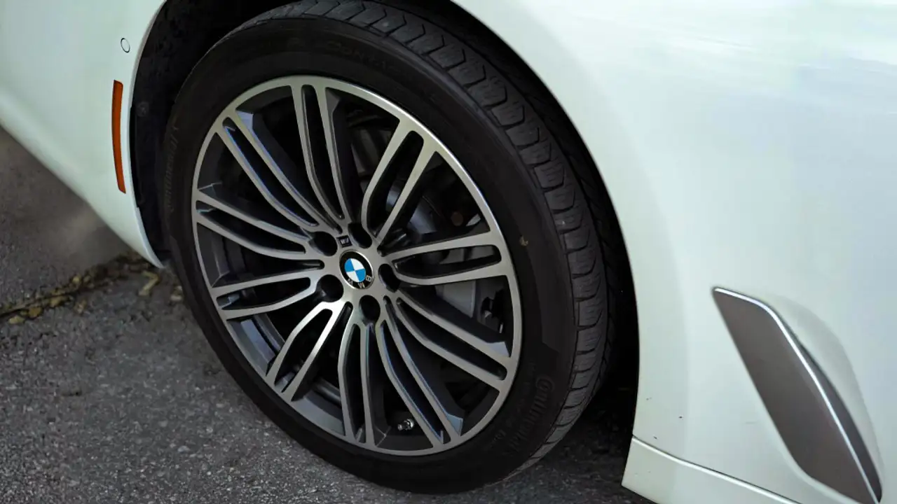 BMW 5 Series снимка BMW 5 Series