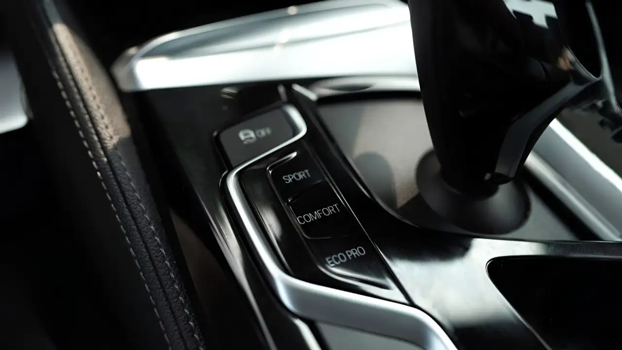 BMW 5 Series снимка BMW 5 Series