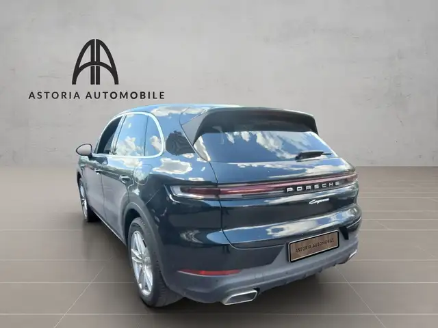 Porsche Cayenne view 4