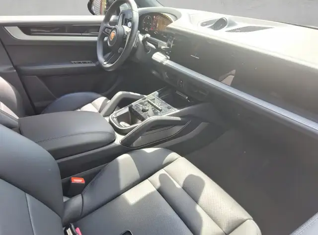Porsche Cayenne view 5