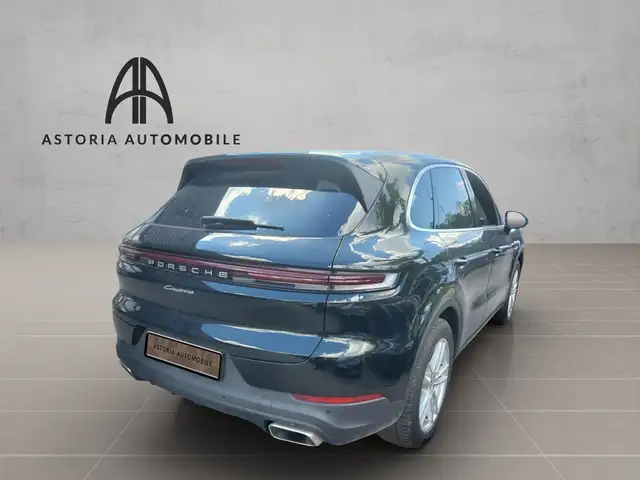 Porsche Cayenne view 3