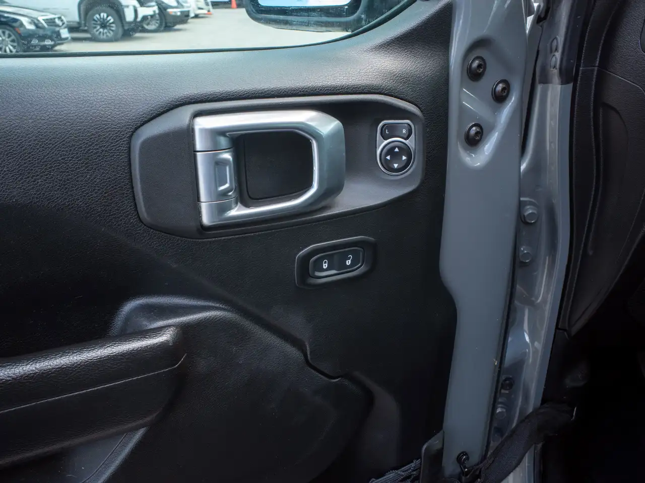 Jeep Wrangler снимка Jeep Wrangler