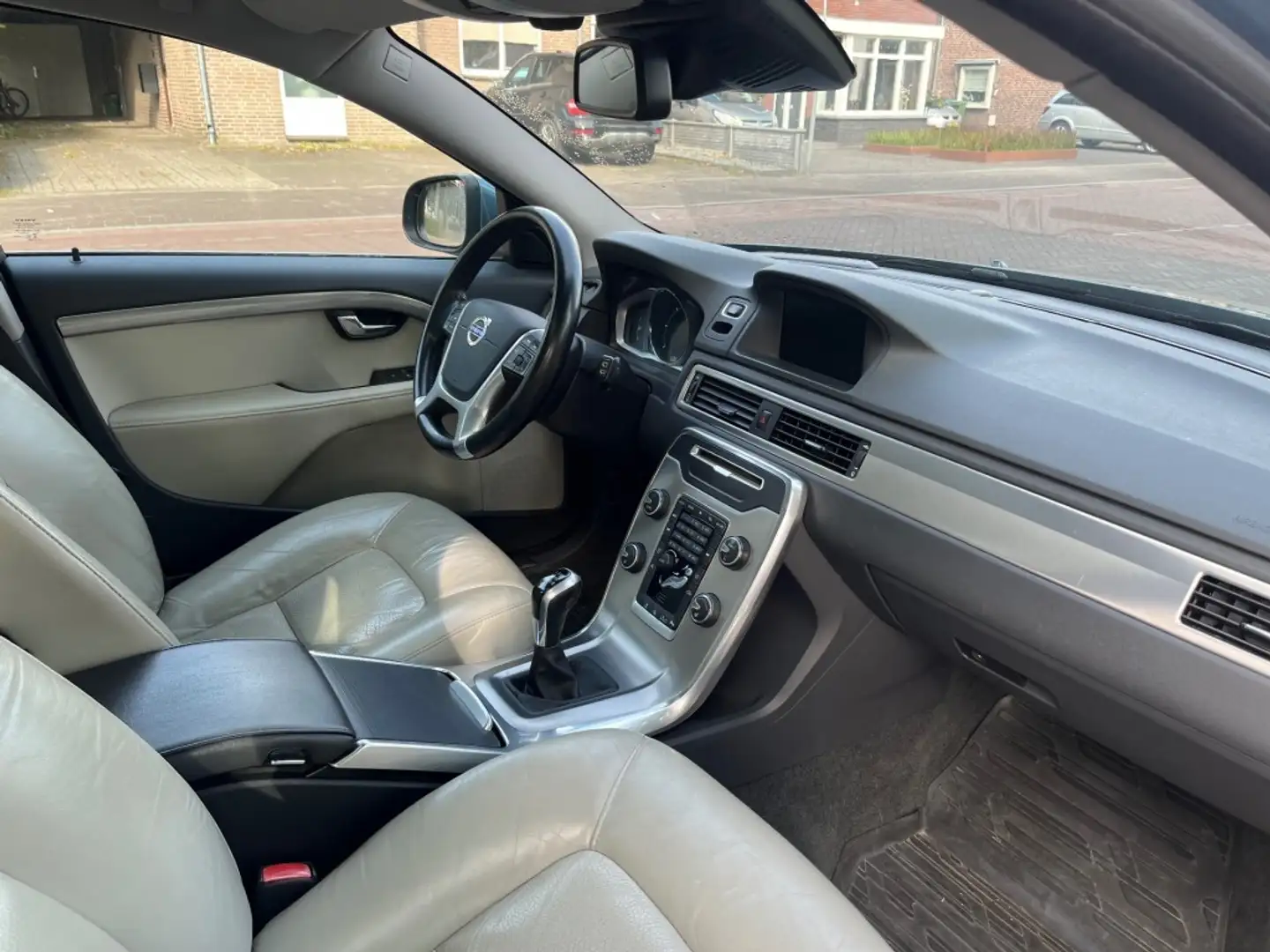 Volvo V70 2.0 D4 NORDIC+ / SCHUIFDAK / LEDER / NAVI / STANDK Blauw - 2