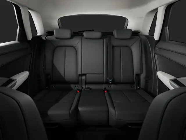 Audi Q3 view 11