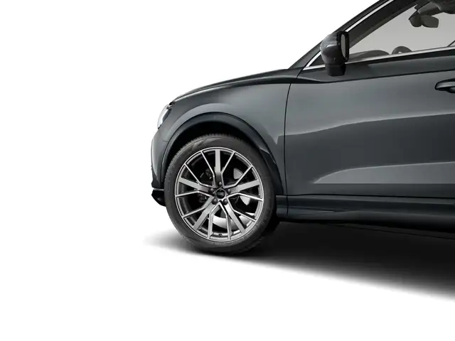 Audi Q3 view 4