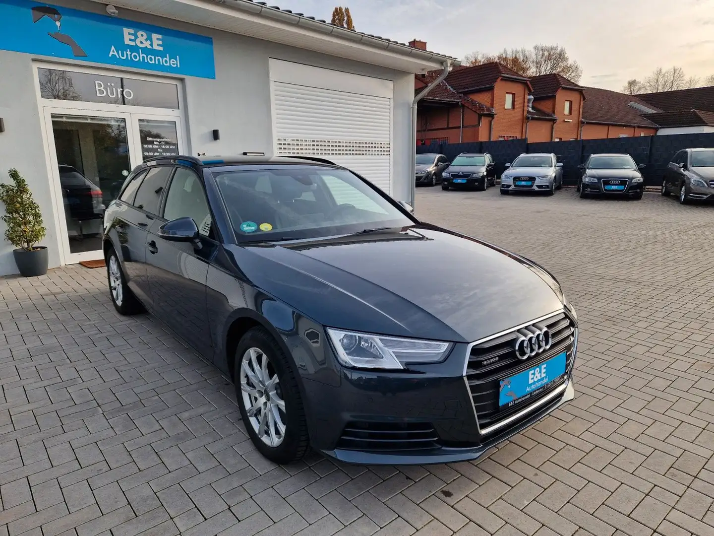 Audi A4 Avant quattro+Scheckheft+Navi+Bi-Xenon Gris - 1