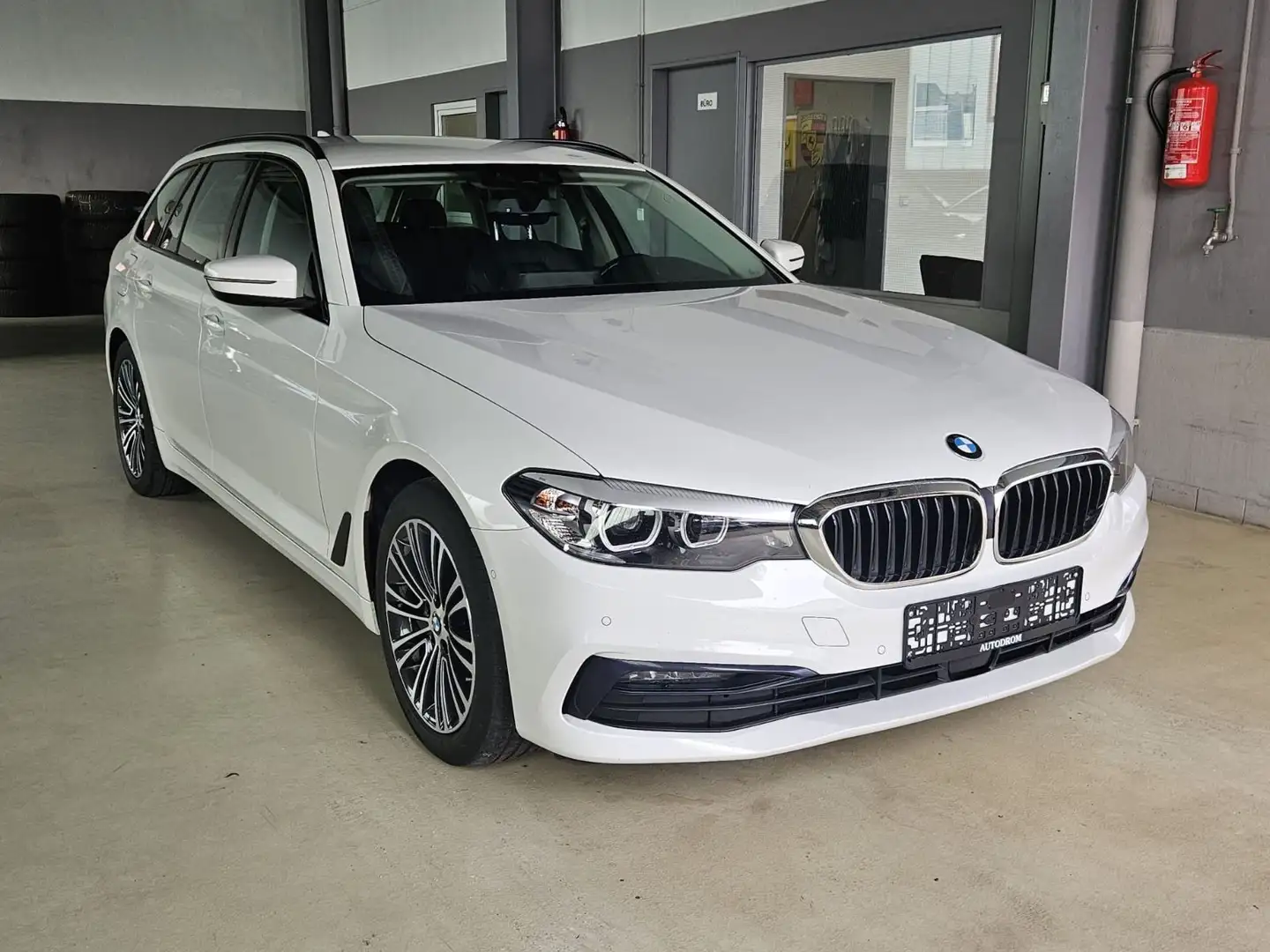 BMW 540 d xDrive Sportline+Spurhalte+AHK+ACC Weiß - 1
