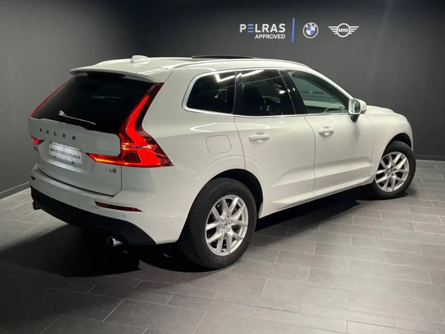 Volvo XC60 T8 Twin Engine 303 + 87ch Business Executive Geart Blanc - 2