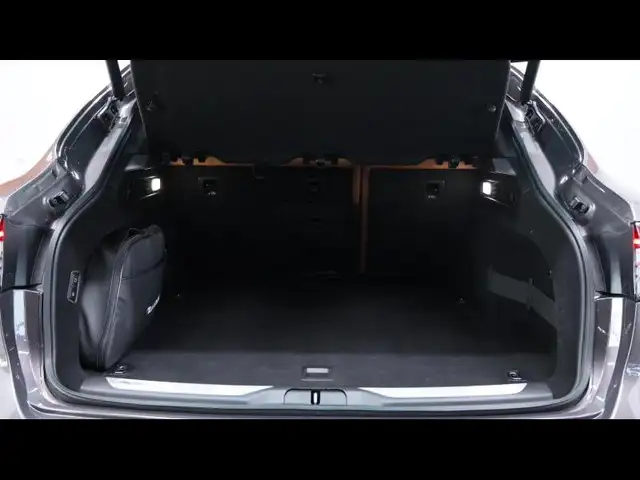 Maserati Levante view 8