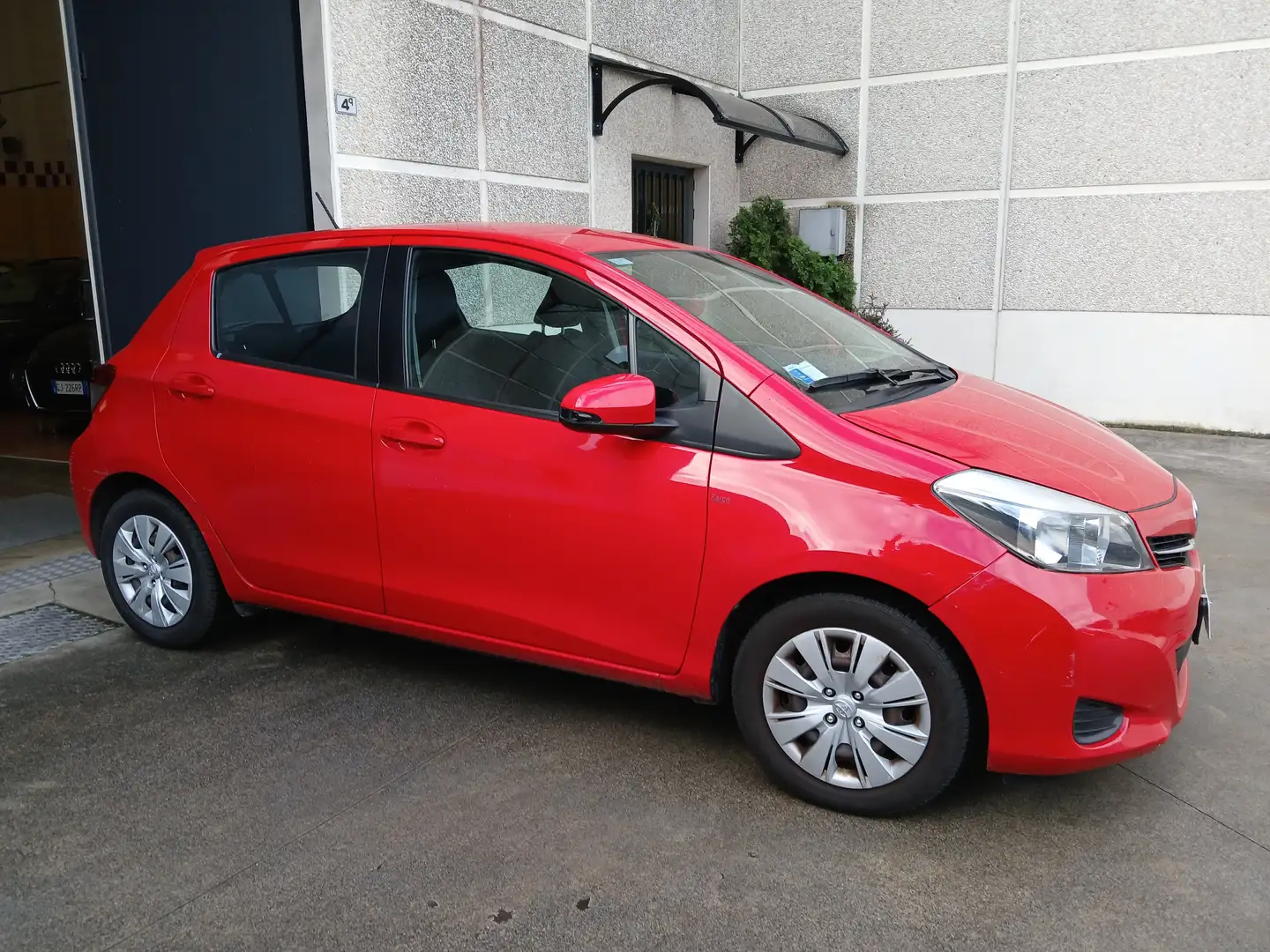 Toyota Yaris Yaris III 2014 5p 1.0 Rosso - 2