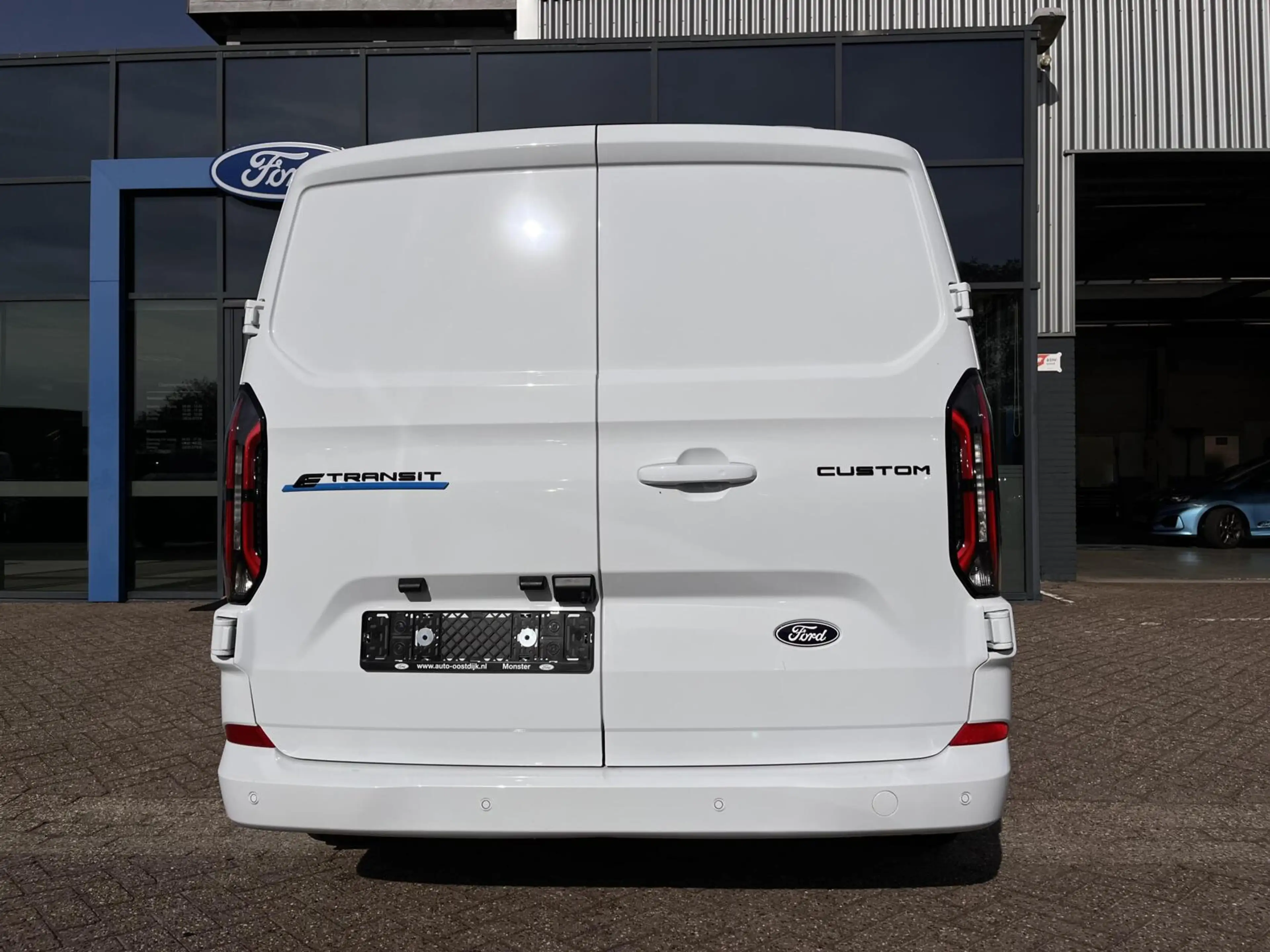 Ford Transit Custom E-Transit 340 L2H1 Limited 71 kWh 218PK 2x Schuifd — photo 12