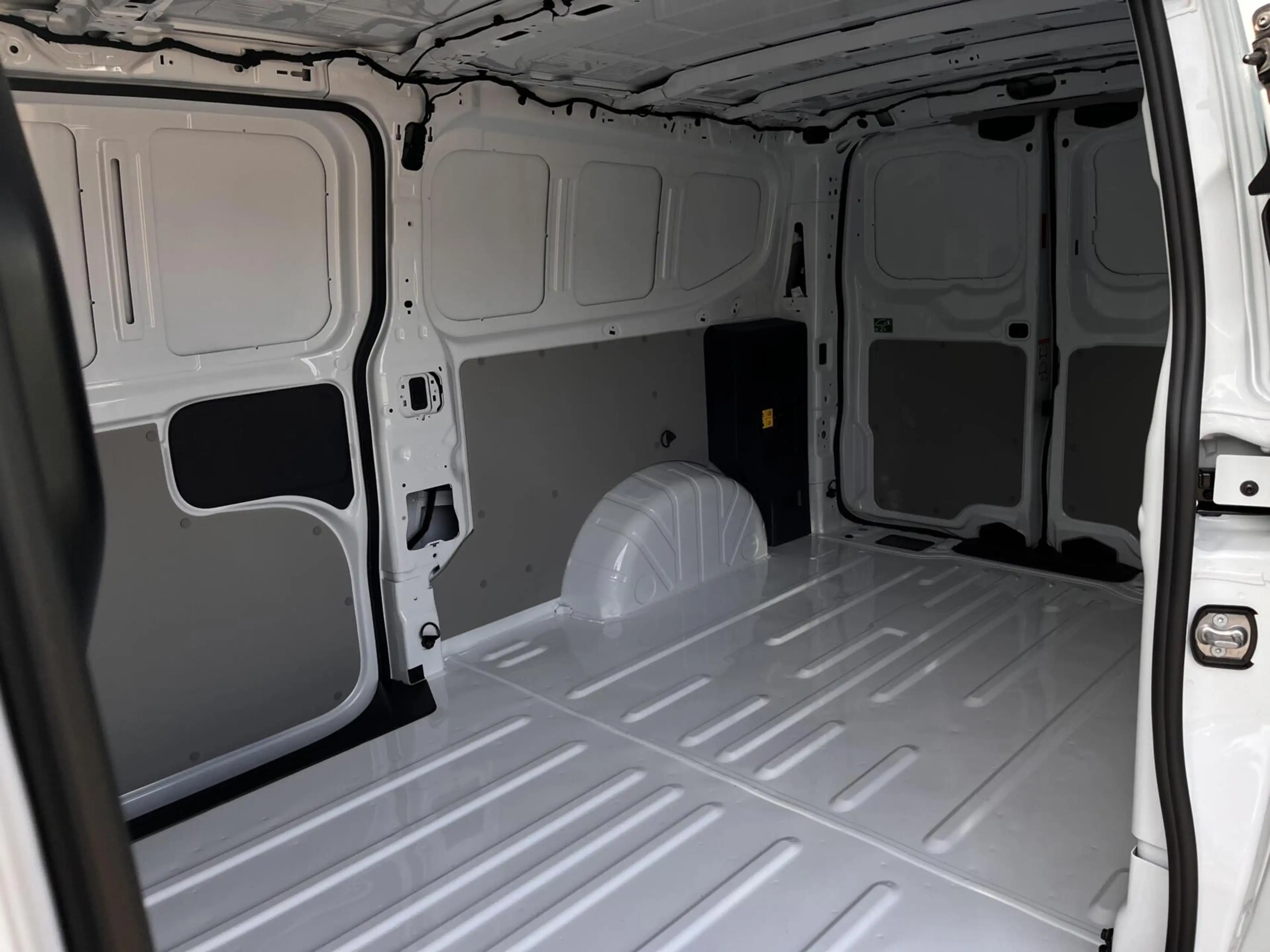 Ford Transit Custom E-Transit 340 L2H1 Limited 71 kWh 218PK 2x Schuifd — photo 15