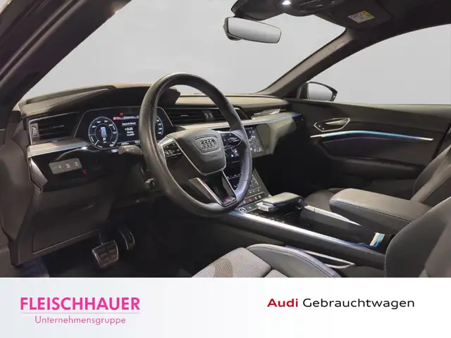 Audi Q8 e-tron view 10
