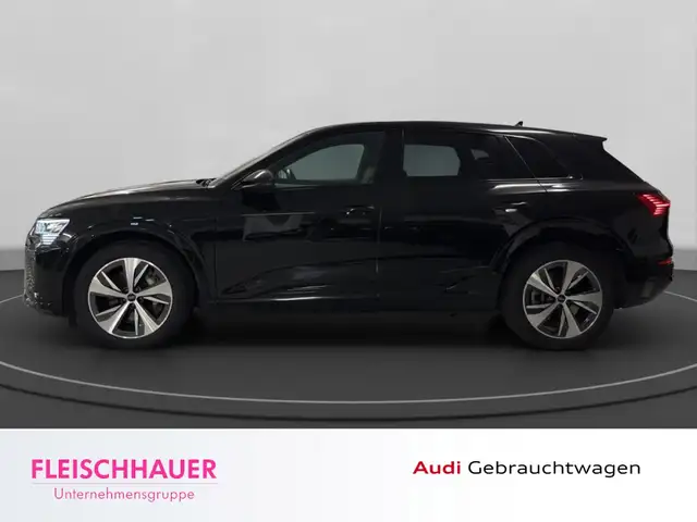 Audi Q8 e-tron view 3