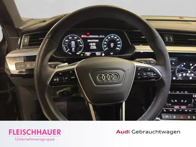 Audi Q8 e-tron view 11