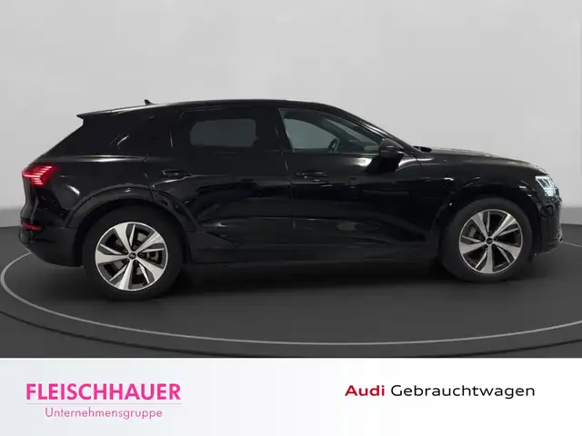 Audi Q8 e-tron view 8