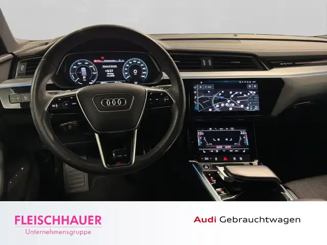 Audi Q8 e-tron view 15