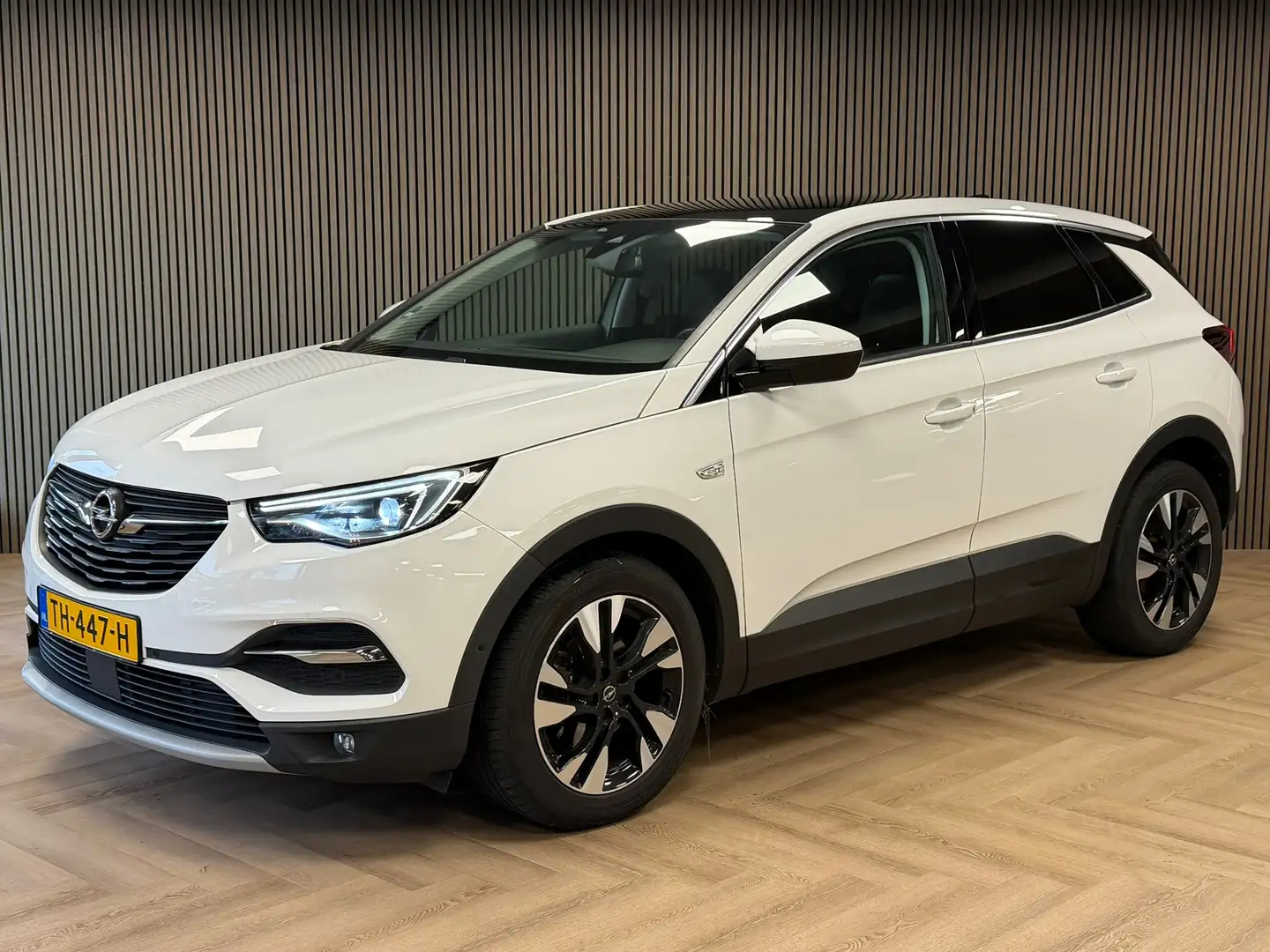 Opel Grandland X 1.2 Turbo Business Executive AUT. PANORAMADAK CRUI Wit - 1