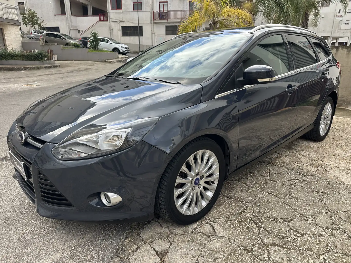 Ford Focus SW 1.6 tdci Titanium 115cv 12 medi garanzia - 1