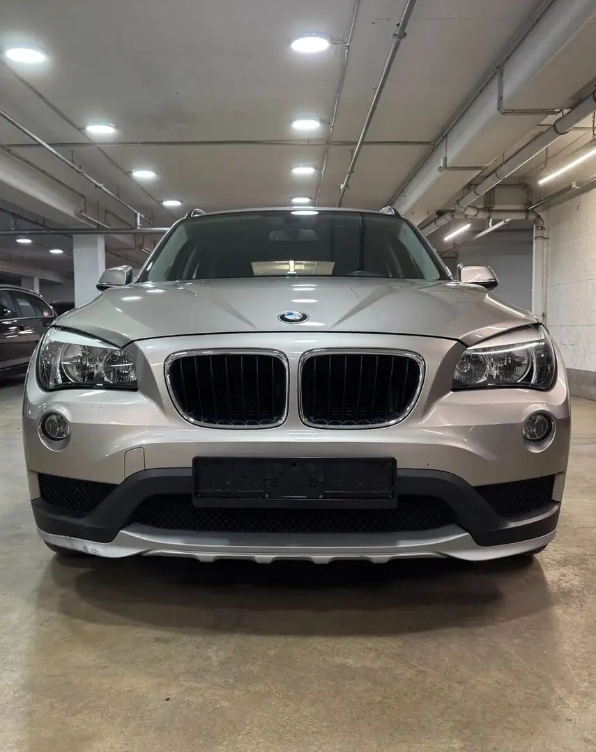 BMW X1 16D sDrive Navi~Klima~Automatik~Tempomat~ Plateado - 2