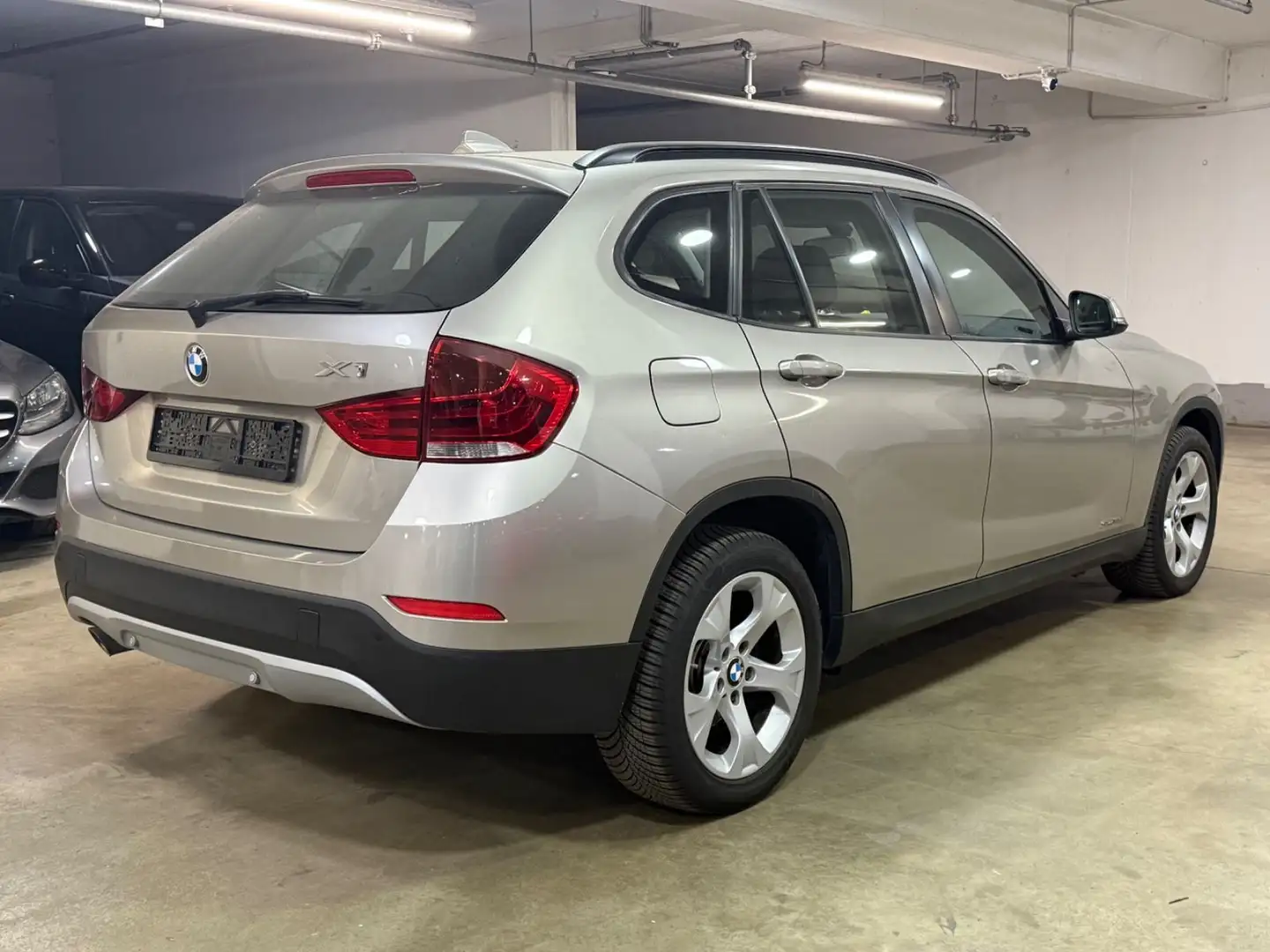BMW X1 16D sDrive Navi~Klima~Automatik~Tempomat Silber - 2