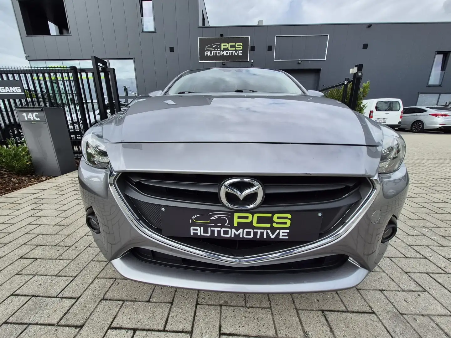 Mazda 2 2 SKYACTIV-G / AUTOMAAT / 12 MAANDEN WAARBORG Gris - 2